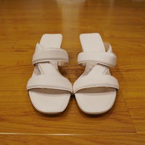 BRAND NEW IN BOX - Rilista Shoes - Size 8 - White